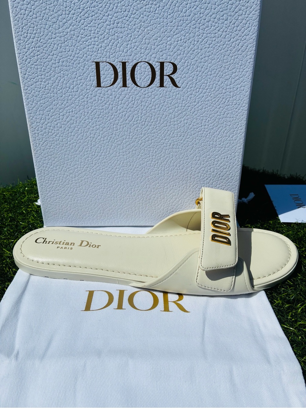 DIOR DIORACT OFF-WHITE LAMB LEATHER SLIDE FLAT SANDALS GOLD LOGO SZ 40 NEW - Picture 3 of 16